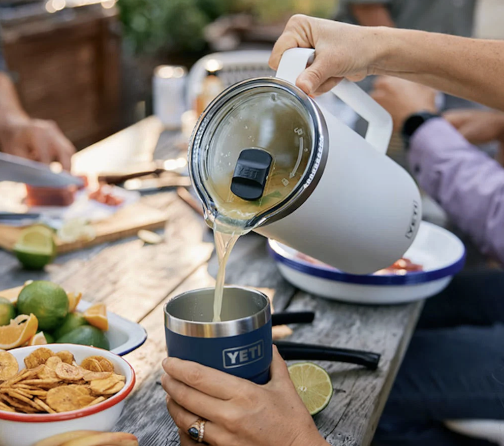 Tapa Yeti Magslider con Cierre Giratorio para Jarra de 64 oz (1.9 L) - Clear