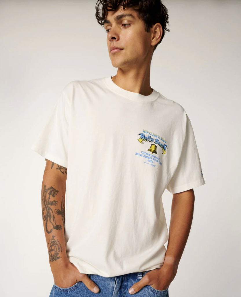 Camiseta Rip Curl Bells Pro 26 Bell Logo - Bone