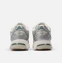 Zapatillas New Balance 1906REE - Silver Metallic con Sea Salt y New Spruce