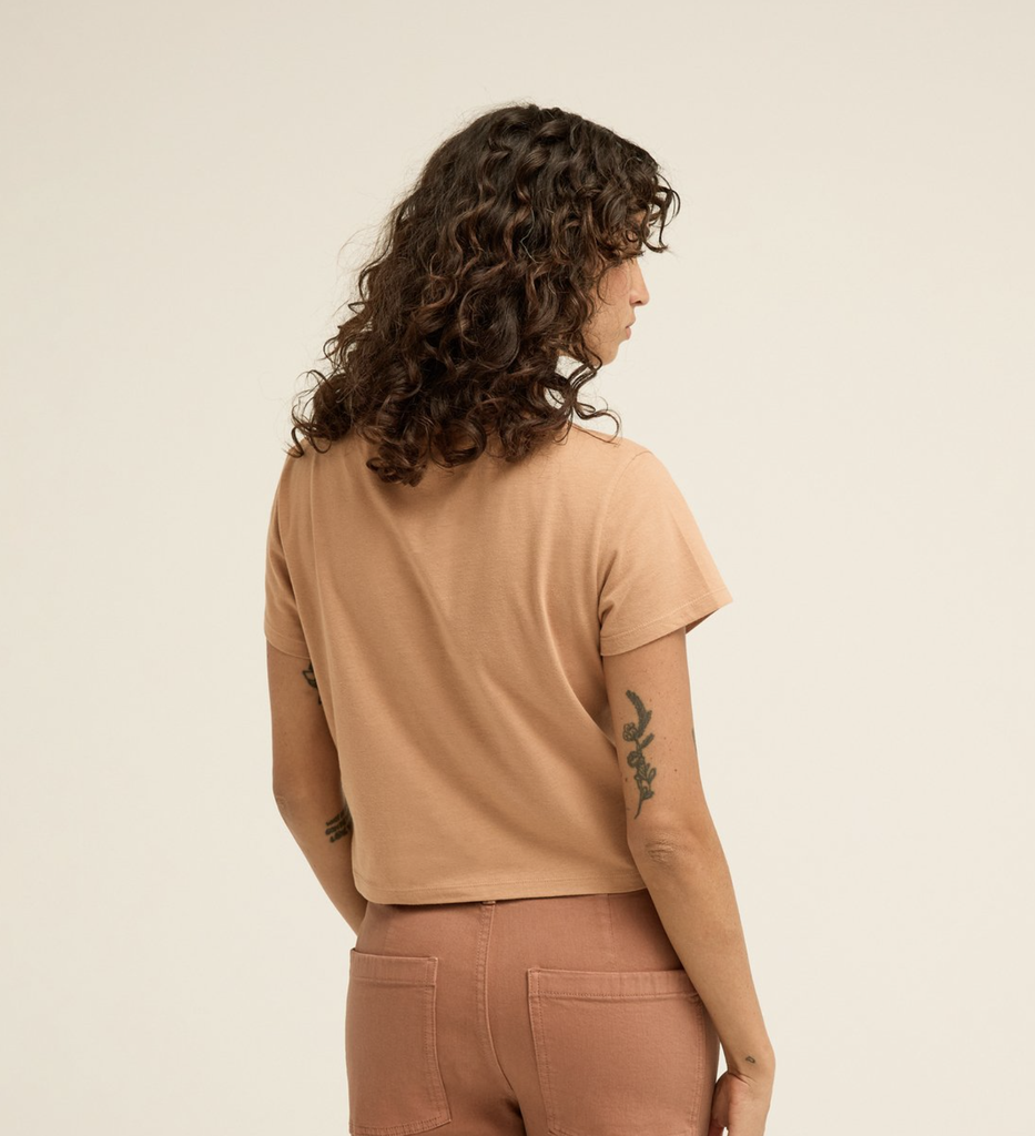 Camiseta Billabong Surfing In Town Crop - Sugar Almond