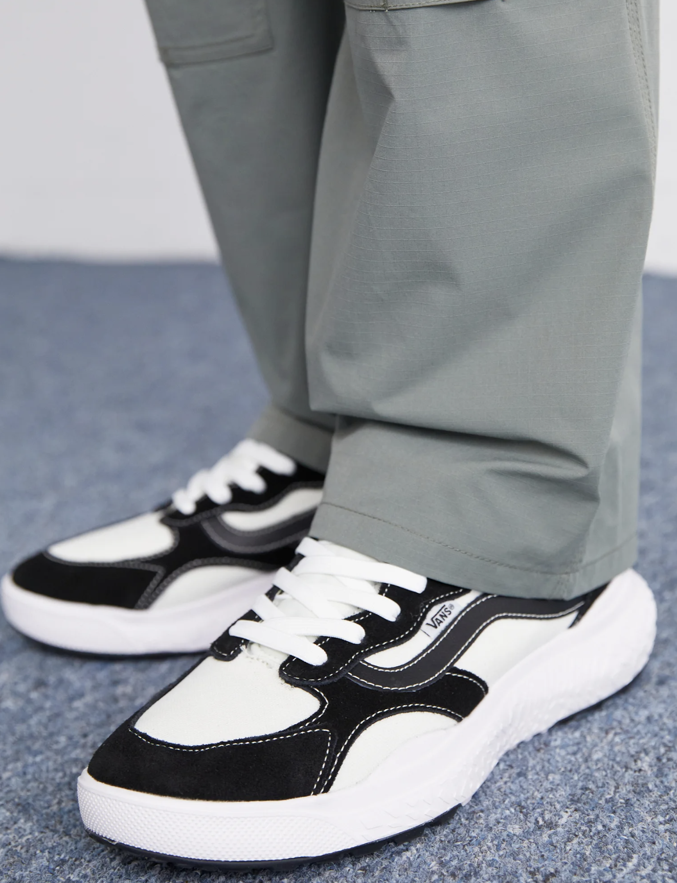 Zapatillas Vans UA UltraRange Neo Vr3 - Black/White