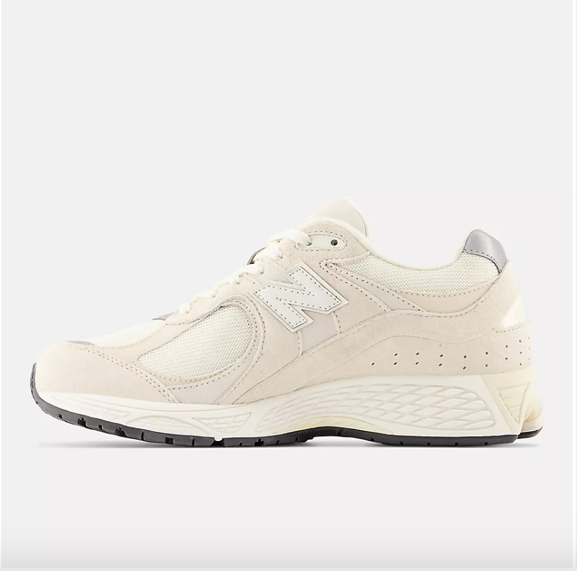 Zapatillas New Balance 2002RCC - Calm Taupe Con Angora y Silver Metalic