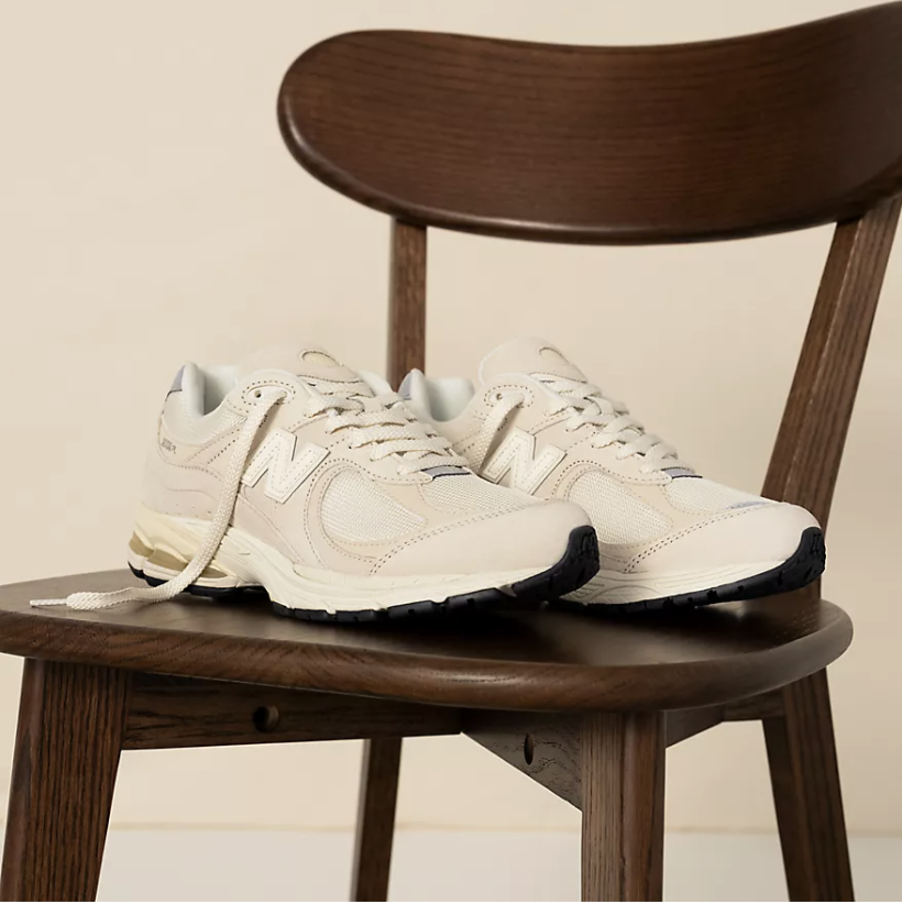 Zapatillas New Balance 2002RCC - Calm Taupe Con Angora y Silver Metalic
