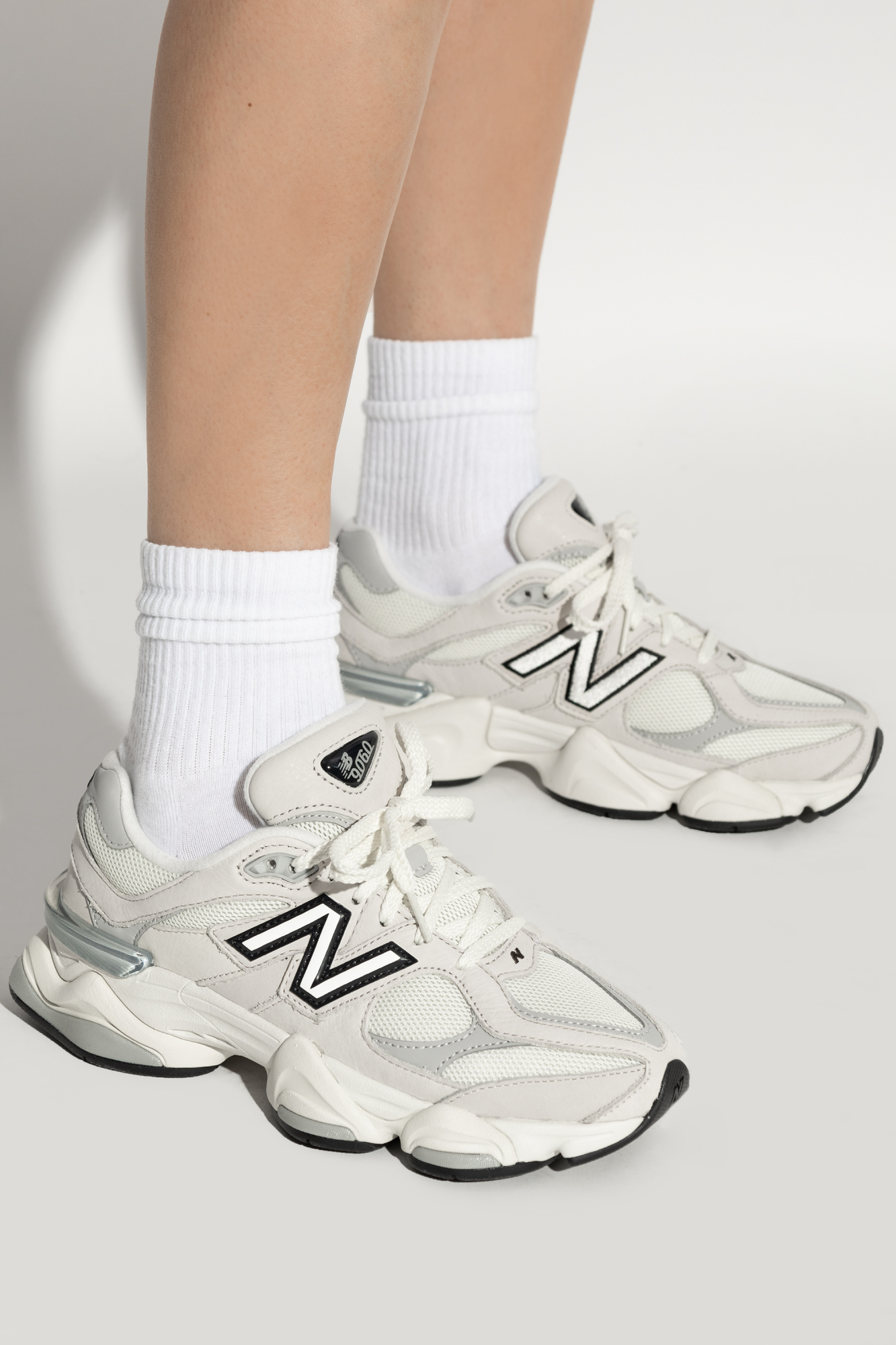 Zapatillas New Balance 9060ZGF - Sea Salt con Raincloud y Black