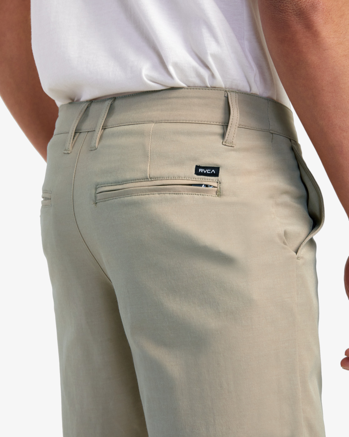 Pantalón Corto Híbrido RVCA Back In Hybrid - Khaki (KHA)