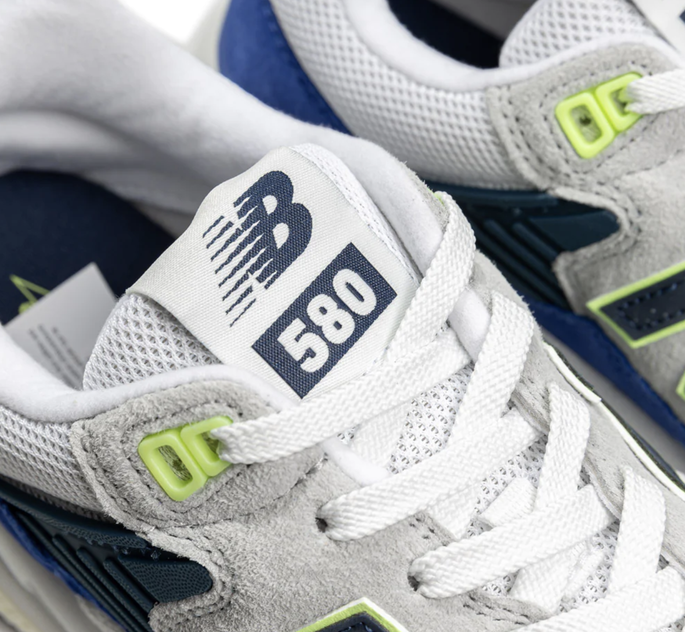 Zapatillas New Balance 580WT2 - Raincloud con White y Marine Blue