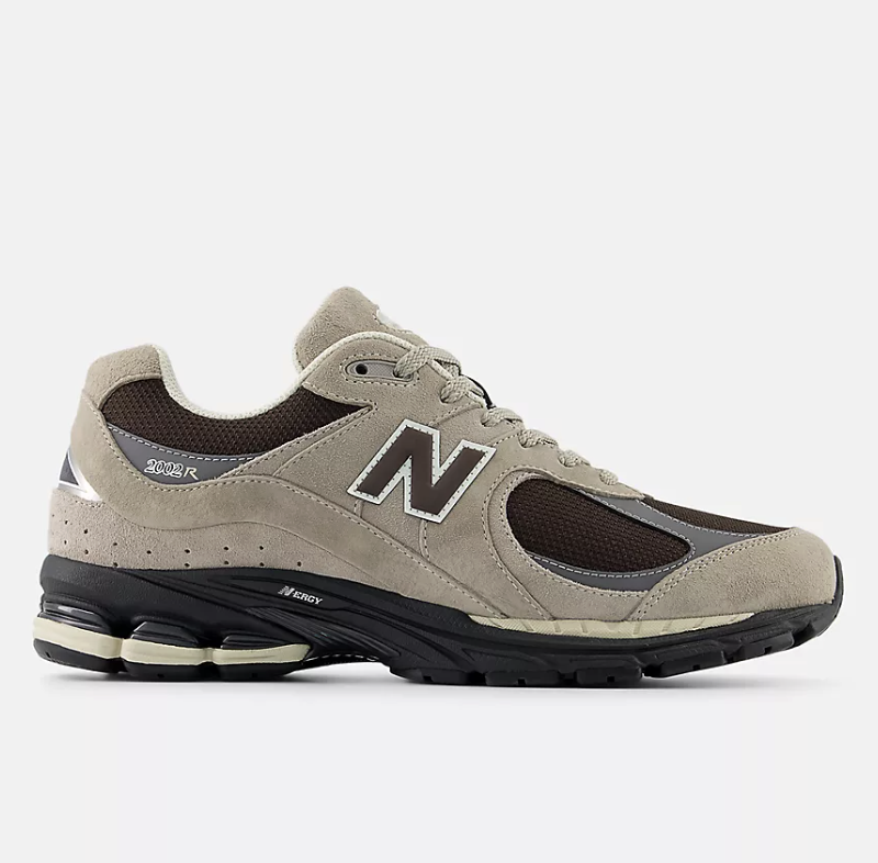 Zapatillas New Balance 2002RO - Arid Stone con Black Coffee y Castlerock