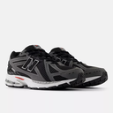 Zapatillas New Balance 1906RCB - Black con Team Red y Castlerock