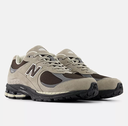 Zapatillas New Balance 2002RO - Arid Stone con Black Coffee y Castlerock